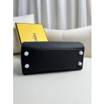 FENDI 𝐈𝐂𝐎𝐍𝐈𝐂𝐏𝐞𝐞𝐤𝐚𝐛𝐨𝐨 Full grain handmade series 8BN244