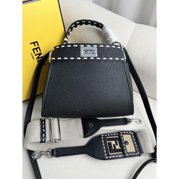 FENDI 𝐈𝐂𝐎𝐍𝐈𝐂𝐏𝐞𝐞𝐤𝐚𝐛𝐨𝐨 Full grain handmade series 8BN244