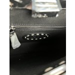 FENDI 𝐈𝐂𝐎𝐍𝐈𝐂𝐏𝐞𝐞𝐤𝐚𝐛𝐨𝐨 Full grain handmade series 8BN244