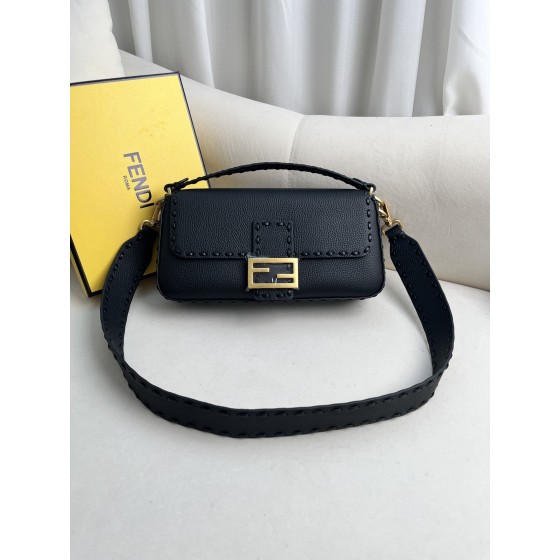 FENDI Baguette series lychee pattern model number: 600