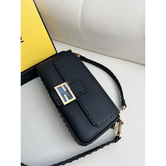FENDI Baguette series lychee pattern model number: 600