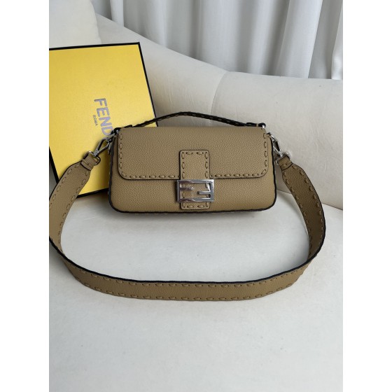 FENDI Baguette series lychee pattern model number: 600