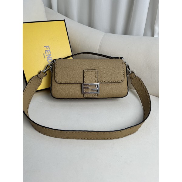 FENDI Baguette series lychee pattern model number: 600