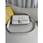 FENDI Baguette series lychee pattern model number: 600