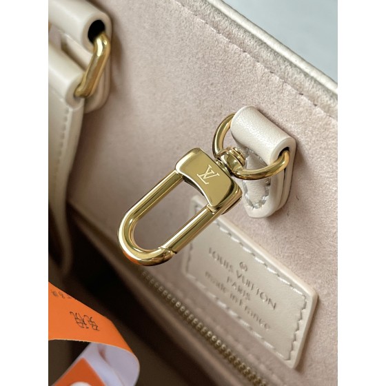 𝐋𝐎𝐔𝐈𝐒𝐕𝐔𝐈𝐓𝐓𝐎𝐍 Duty free version M21575