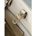 𝐋𝐎𝐔𝐈𝐒𝐕𝐔𝐈𝐓𝐓𝐎𝐍 Duty free version M46531