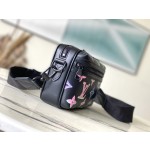 𝐋𝐎𝐔𝐈𝐒𝐕𝐔𝐈𝐓𝐓𝐎𝐍M22495 This Comt small size messenger bag