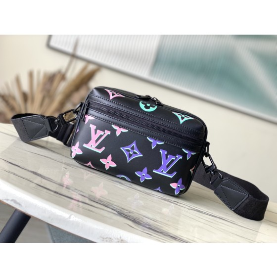 𝐋𝐎𝐔𝐈𝐒𝐕𝐔𝐈𝐓𝐓𝐎𝐍M22495 This Comt small size messenger bag