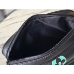 𝐋𝐎𝐔𝐈𝐒𝐕𝐔𝐈𝐓𝐓𝐎𝐍M22495 This Comt small size messenger bag