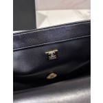 CHANEL Spring/Summer New Vintage Letter Chain Cover Bag