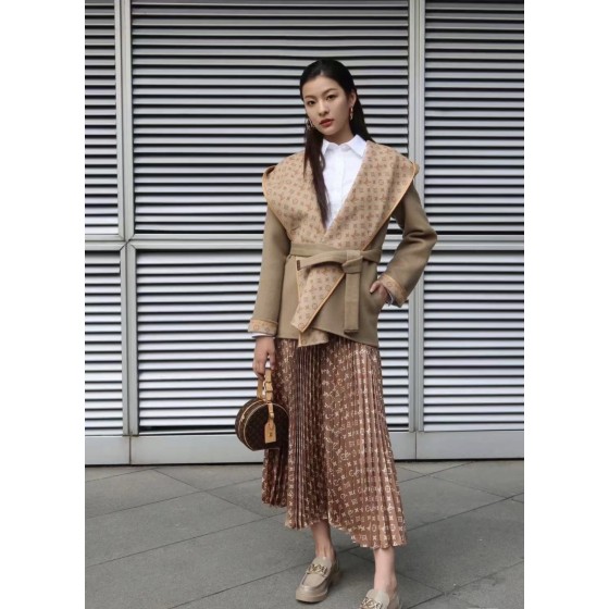 Louis Vuitton coat (consult customer service to confirm the size before placing an order for a customized version)