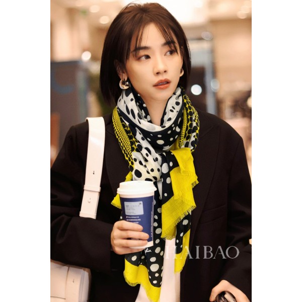 LOUIS VUITTON Pumpkin Print Long Scarf