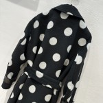 Louis Vuitton cashmere coat (consult customer service to confirm size before placing an order)