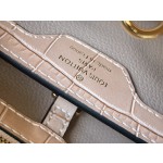 𝐋𝐎𝐔𝐈𝐒𝐕𝐔𝐈𝐓𝐓𝐎𝐍 Flowing Gold Crocodile Pattern M48865