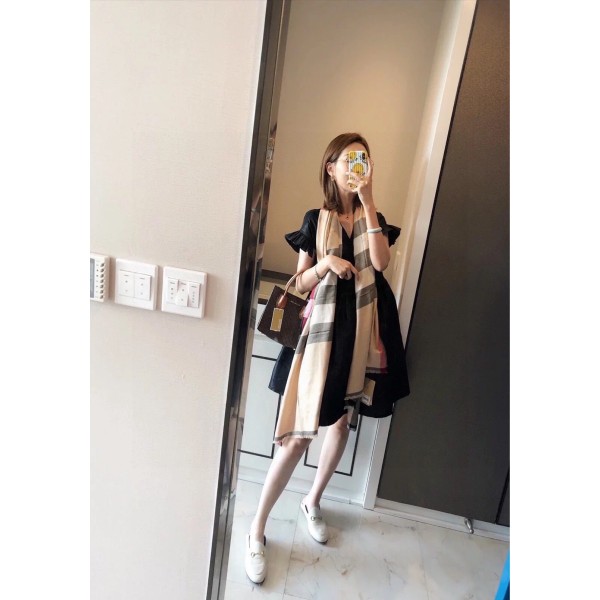 Christmas Burberry's Classic Collection 100% Cashmere