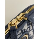 DIOR 30 Montaigne Makeup Bag