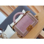 𝗖𝗵𝗮𝗻𝗲𝗹𝗟𝗲𝗯𝗼𝘆 Imported python skin with the latest heavy metal handle bag in lambskin