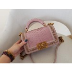 𝗖𝗵𝗮𝗻𝗲𝗹𝗟𝗲𝗯𝗼𝘆 Imported python skin with the latest heavy metal handle bag in lambskin