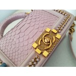 𝗖𝗵𝗮𝗻𝗲𝗹𝗟𝗲𝗯𝗼𝘆 Imported python skin with the latest heavy metal handle bag in lambskin