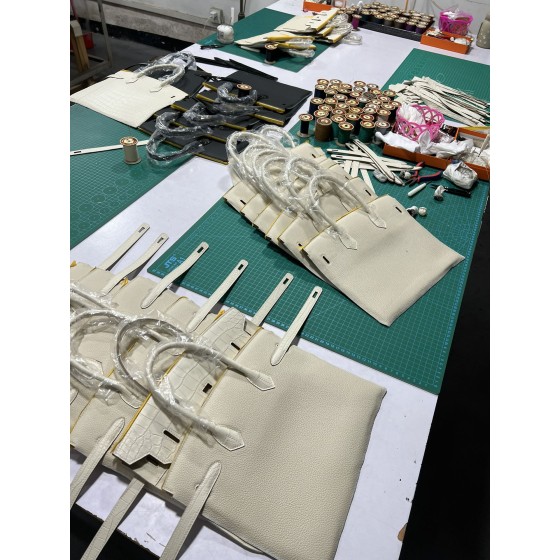 Hermes bag making process Bk25/30 milkshake white touch    The process of making crocodile skin pattern