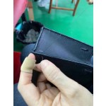 Hermes bag making process：One stitch is handmade to straighten the side of the bag and looks great.