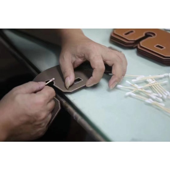 Hermes bag making process：Many special packages need to be completed by customization For example, H