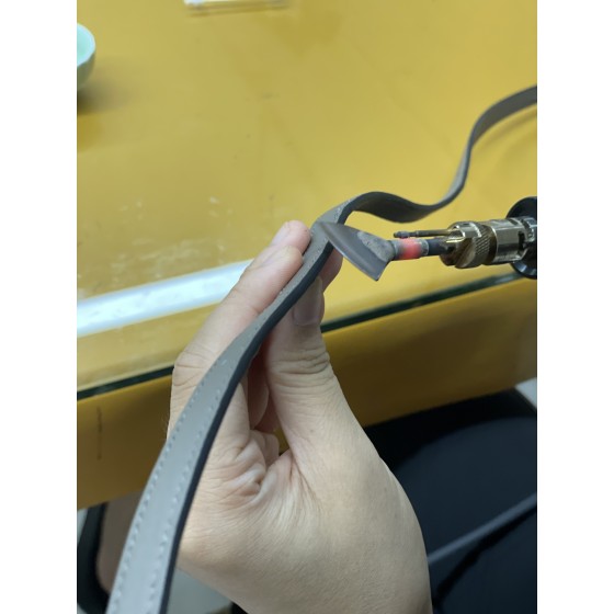 Sealed with beeswax, sealed with special cabinet oil and then sealed with beeswax at high temperature