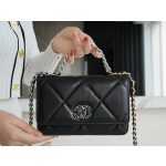CHANEL 19Bag 𝑾𝒐𝒄 22C black with silver buckle