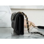 CHANEL 19Bag 𝑾𝒐𝒄 22C black with silver buckle
