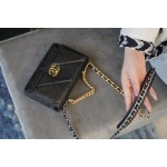CHANEL 19Bag 𝑾𝒐𝒄 22C black gold buckle