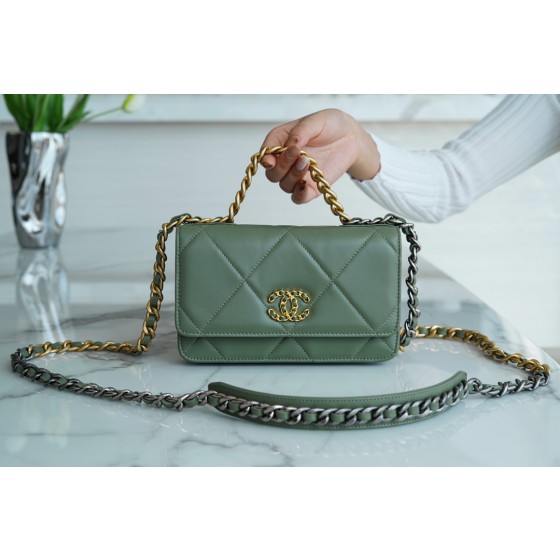 Chanel 19 bag 𝑾𝒐𝒄22C gold buckle matcha green