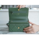 Chanel 19 bag 𝑾𝒐𝒄22C gold buckle matcha green