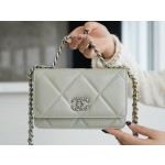 CHANEL 19Bag 𝑾𝒐𝒄 22C silver buckle light grey