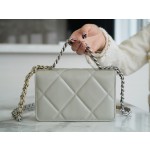CHANEL 19Bag 𝑾𝒐𝒄 22C silver buckle light grey