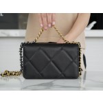 CHANEL 19Bag 𝑾𝒐𝒄 23p gold buckle black