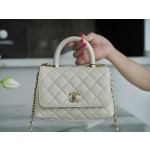 CHANEL 𝑪𝒐𝑪𝒐 𝒉𝒂𝒏𝒅𝒍 𝒆 New cowhide handle 𝗠𝗶𝗡𝗶 Snow White