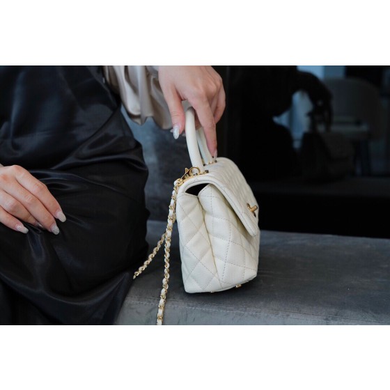 CHANEL 𝑪𝒐𝑪𝒐 𝒉𝒂𝒏𝒅𝒍𝒆 New Cowhide Handle Small White Light Gold🤍