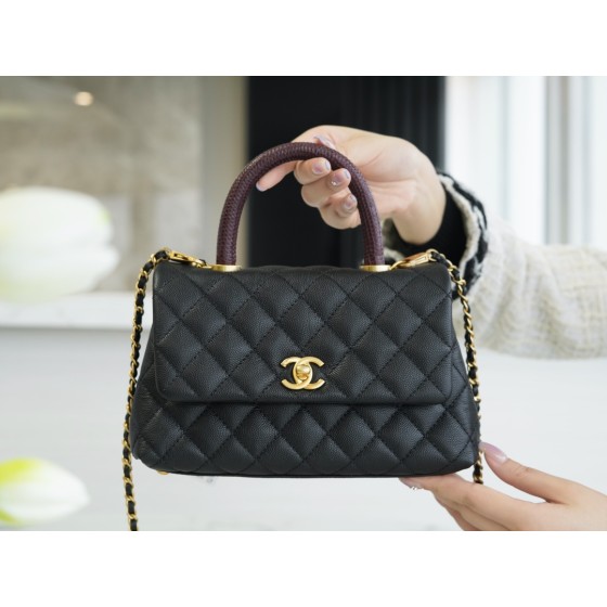 CHANEL 𝐂𝐨𝐂𝐨 𝐇𝐚𝐧𝐝𝐥𝐞 bag Lizard skin handle small black