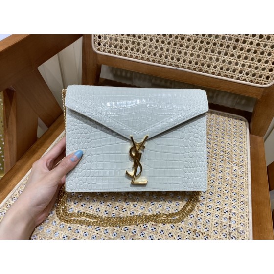 SAINT LAURENT ▪️𝑪𝒂𝒔𝒔𝒂𝒏𝒅𝒓𝒂▪️532750 original crocodile pattern.