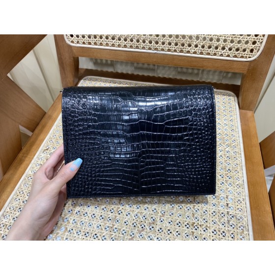 SAINT LAURENT ▪️𝑪𝒂𝒔𝒔𝒂𝒏𝒅𝒓𝒂▪️532750 original crocodile pattern.