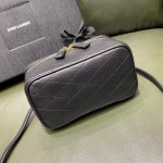 SAINT LAURENT  𝙑𝙖𝙣𝙞𝙩𝙮 𝘾  #669560.JD