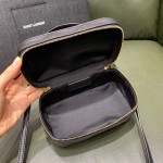 SAINT LAURENT  𝙑𝙖𝙣𝙞𝙩𝙮 𝘾  #669560.JD