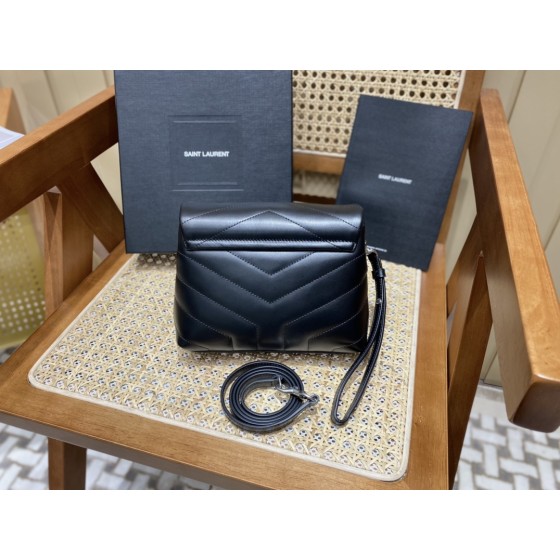 SAINT LAURENT 𝑳𝒐𝒖𝑳𝒐𝒖 #467072.Original leather.JD