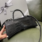 BALENCIAGA 𝐇𝐨𝐮𝐫𝐠𝐥𝐚𝐬𝐬 𝐏𝐥𝐮𝐬 Hourglass bag