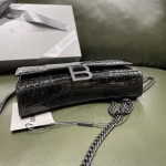 BALENCIAGA 𝐇𝐨𝐮𝐫𝐠𝐥𝐚𝐬𝐬 𝐰𝐚𝐥𝐥𝐞𝐭 𝐨𝐧 𝐜𝐡𝐚𝐢𝐧 ⏳ ▪️ crocodile print black buckle