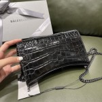 BALENCIAGA 𝐇𝐨𝐮𝐫𝐠𝐥𝐚𝐬𝐬 𝐰𝐚𝐥𝐥𝐞𝐭 𝐨𝐧 𝐜𝐡𝐚𝐢𝐧 ⏳ ▪️ crocodile print black buckle