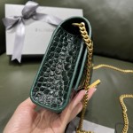BALENCIAGA 𝐇𝐨𝐮𝐫𝐠𝐥𝐚𝐬𝐬 𝐰𝐚𝐥𝐥𝐞𝐭 𝐨𝐧 𝐜𝐡𝐚𝐢𝐧 ⏳ ▪️ crocodile print green gold buckle