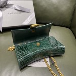 BALENCIAGA 𝐇𝐨𝐮𝐫𝐠𝐥𝐚𝐬𝐬 𝐰𝐚𝐥𝐥𝐞𝐭 𝐨𝐧 𝐜𝐡𝐚𝐢𝐧 ⏳ ▪️ crocodile print green gold buckle