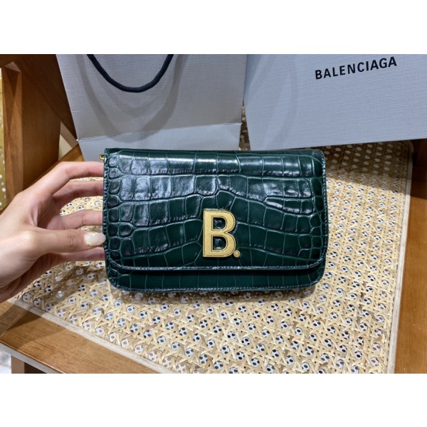 BALENCIAGA 𝘄𝗮𝗹𝗹𝗲𝘁 𝗼𝗻 𝗰𝗵𝗮𝗶𝗻 ▪️ crocodile print green gold buckle