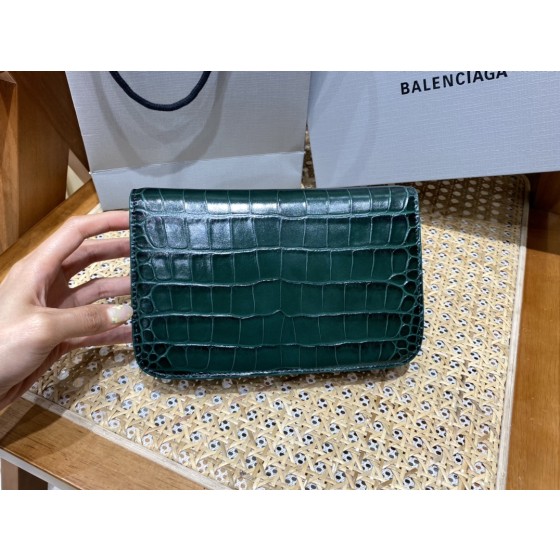 BALENCIAGA 𝘄𝗮𝗹𝗹𝗲𝘁 𝗼𝗻 𝗰𝗵𝗮𝗶𝗻 ▪️ crocodile print green gold buckle